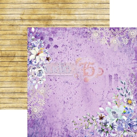 Papier do scrapbookingu deski i fioletowe kwiaty